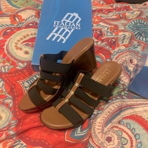 Woman’s wedge Sandal 6.5